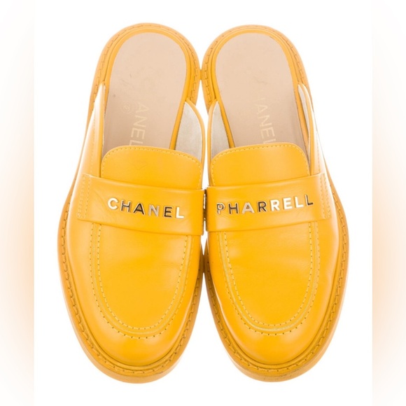 2019 Chanel "Pharrell" Jaune Leather Mules - Picture 1 of 14